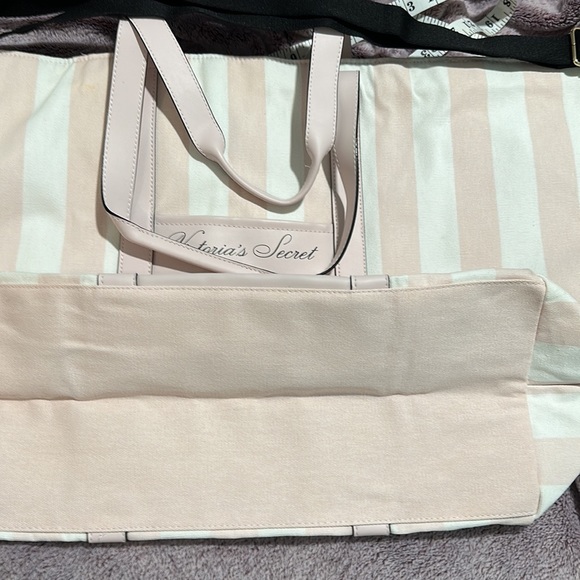 VS Iconic Weekender - Picture 7 of 9